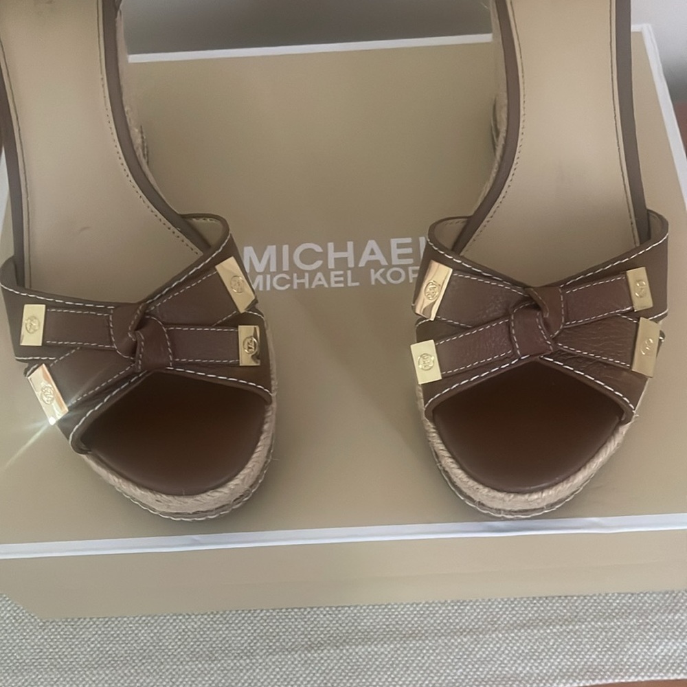 New Condition in box -Michael Kors Brown and Gold Wedge Sandals with Bow Detail - Picture 2 of 7